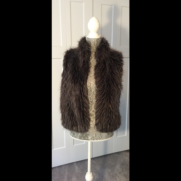 Dollhouse • Vegan Fur Vest - Picture 3 of 3